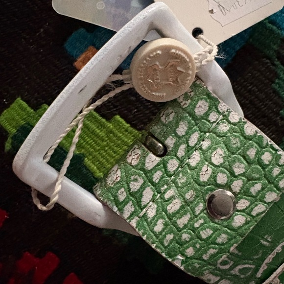 NWT Green Leather Croc-Embossed Belt with White Buckle - Picture 5 of 8